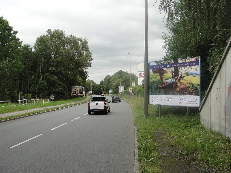 Löbau Laubaner Str. (B6),  am Viadukt, stadteinwärts,  rechts, schräg zur Straße