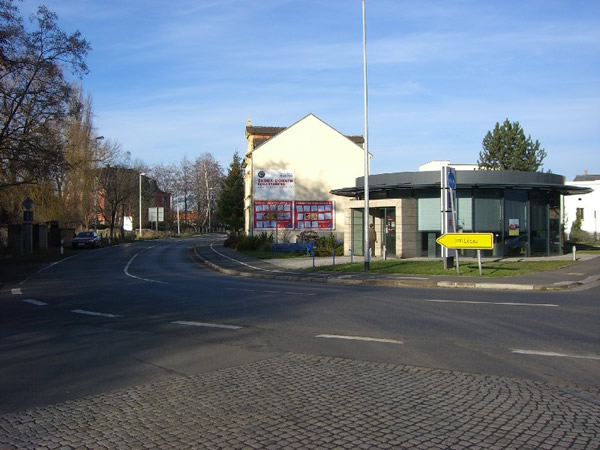 Zittau Löbauer Str. 12 stadtauswärts, rechts quer zur Straße PP Sparkasse