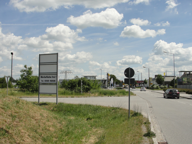Bautzen Dresdener Str. (B6) links, quer zur Fahrbahn Nähe Obi, EuropCar,  Audi/VW Autohaus