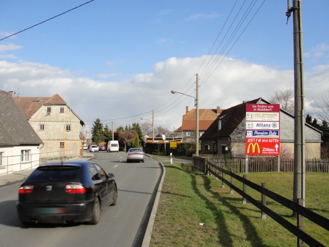 Eibau Hauptstrasse, (B 96) Ri Zittau, rechts quer zur Fahrbahn 