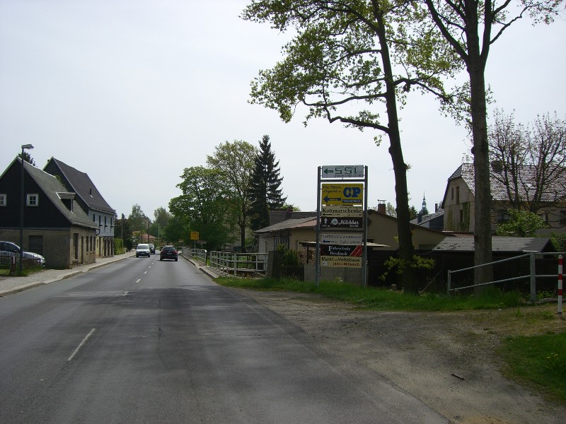 Eibau Hauptstrasse, (B 96) Ri Zittau, rechts quer zur Fahrbahn Nähe "Zum Hirsch", Abzweig Obercunnersdorf