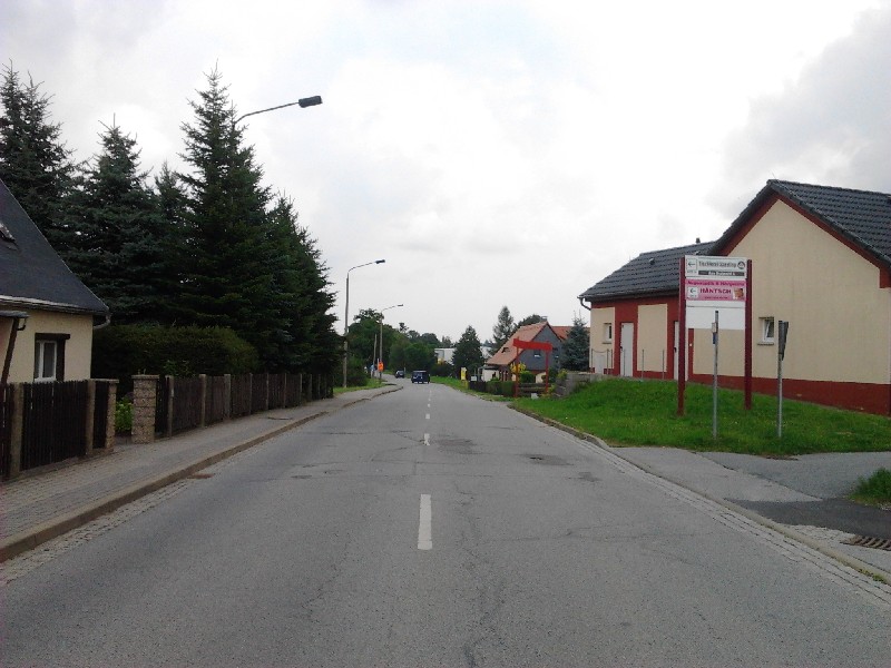 Neugersdorf Zittauer Str., Einfahrt Oststraße stadtauswärts,rechts quer zur Fahrbahn Nähe OKA Büromöbel
